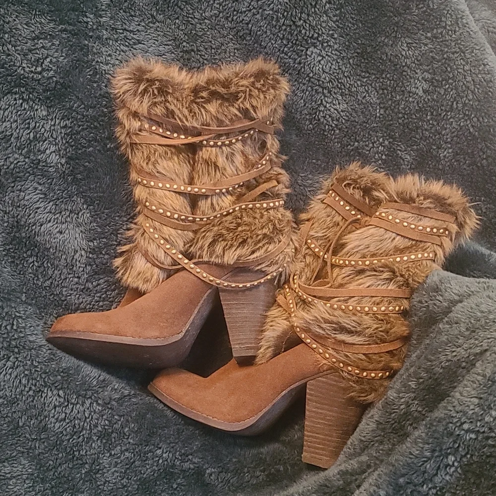 Shoes - Picture 4 of 8